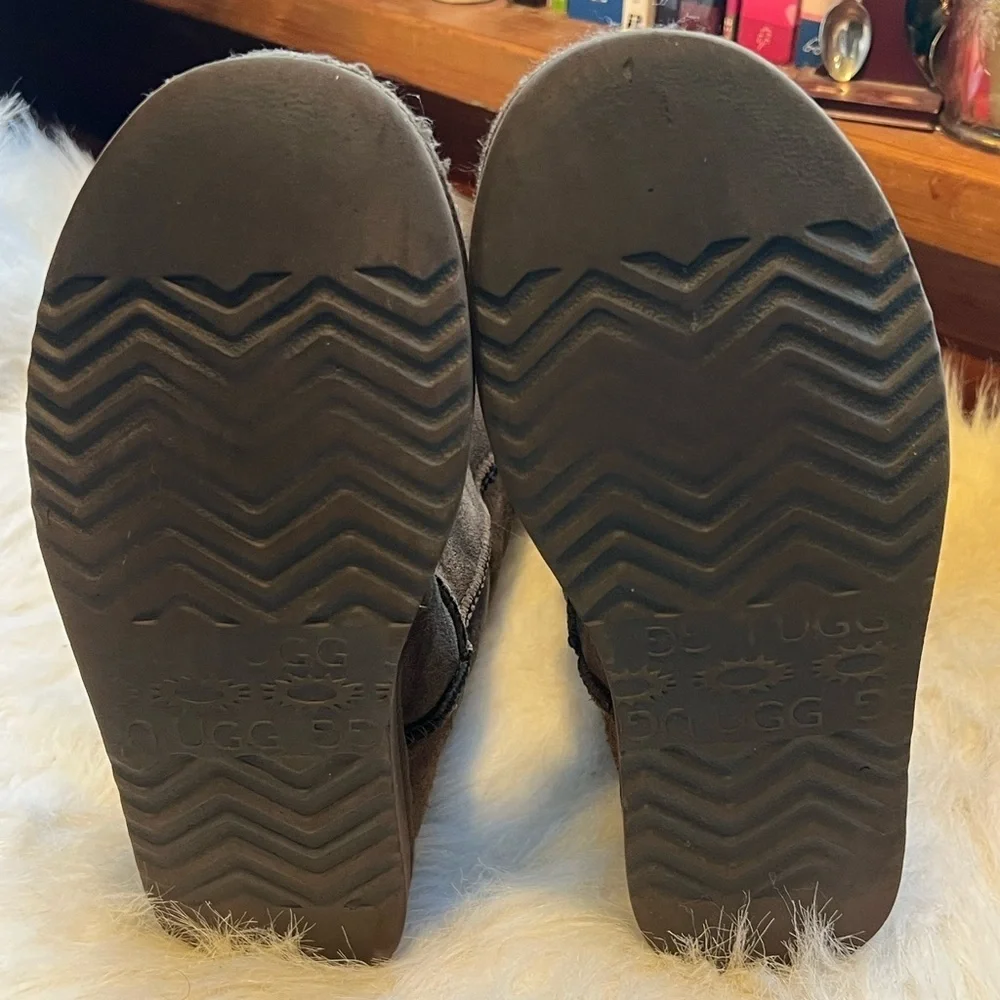 UGG Chestnut Suede boots size 9W